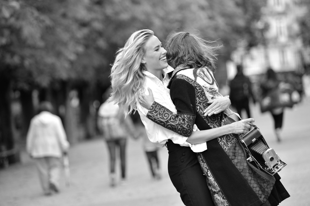 Paris Female couple Editorial - nouvelle Romance homage by Peter Mueller Photography 13